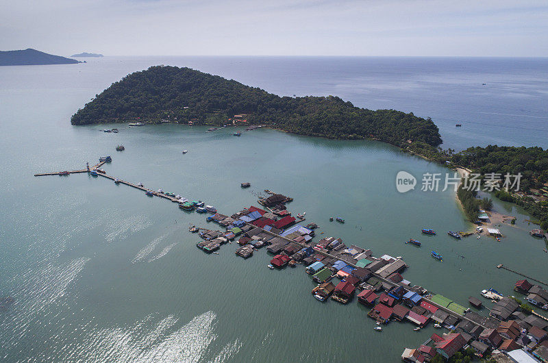 鸟瞰图(无人机拍摄)在邦宝码头，Koh Chang，泰国